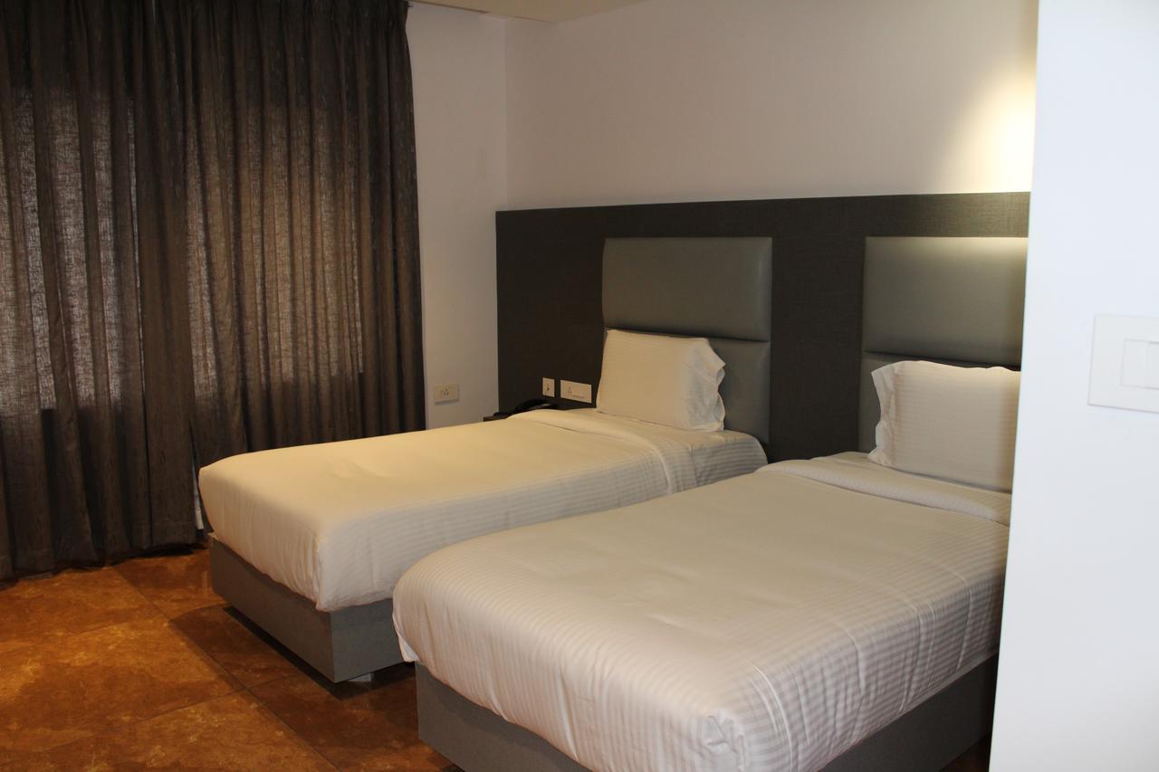 Hotel Hills Tirupattur Tiruppatur Exterior foto